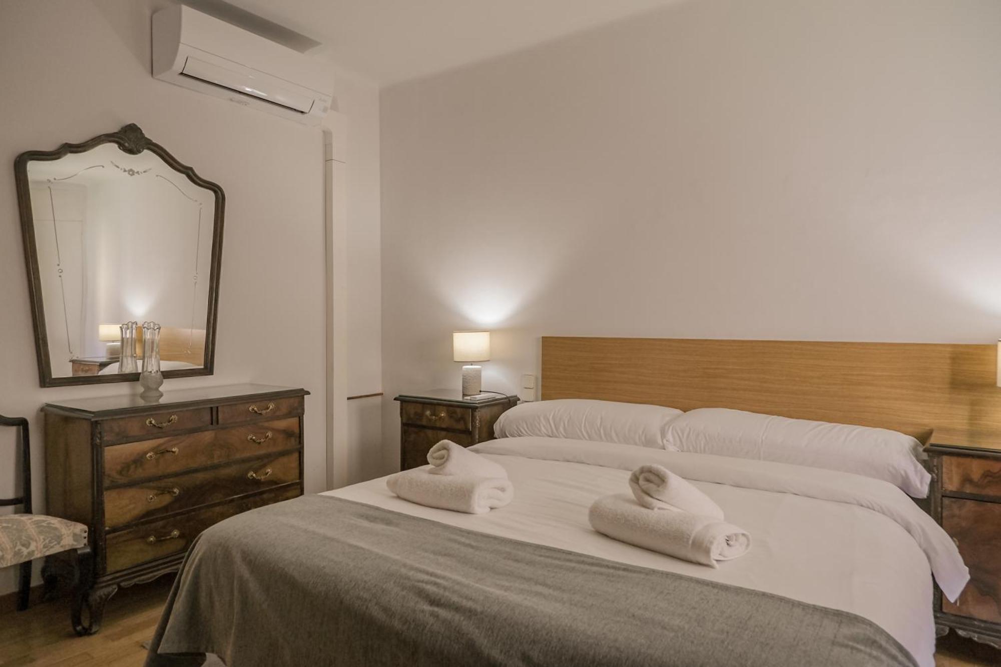 Can Severi Casa Con Historia En Besalú Eksteriør billede