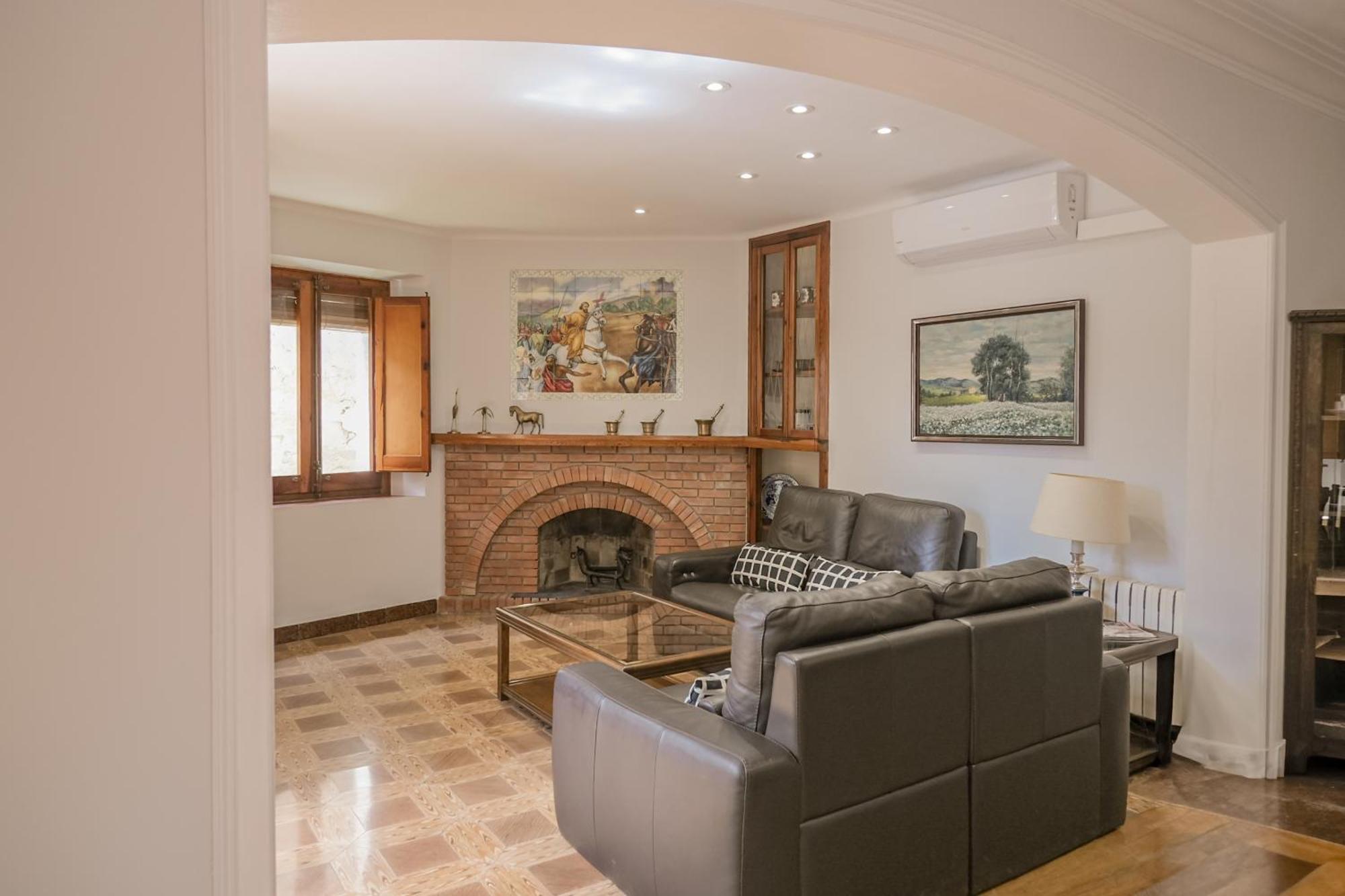 Can Severi Casa Con Historia En Besalú Eksteriør billede