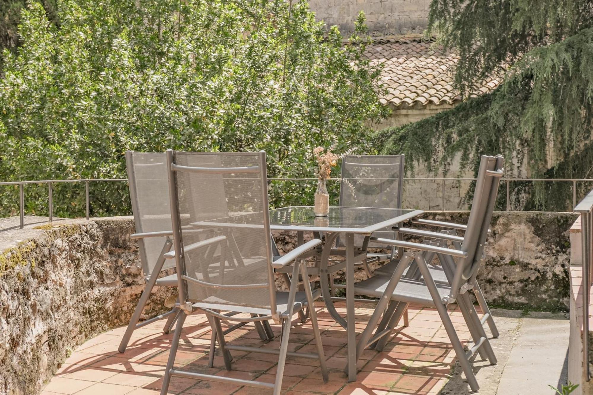 Can Severi Casa Con Historia En Besalú Eksteriør billede
